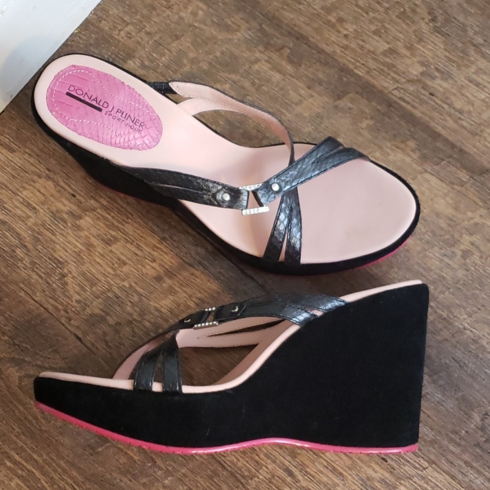David J Pliner  Karina Black wedge heeled sandals